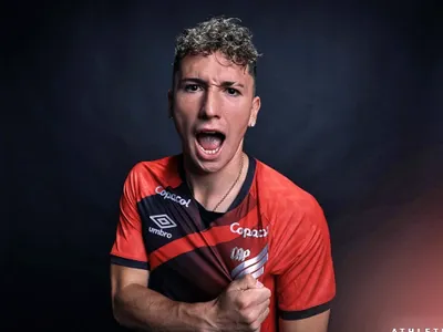 Éxito, Tigre: Luciano Arriagada recibe una excelente noticia en el Athletico Paranaense