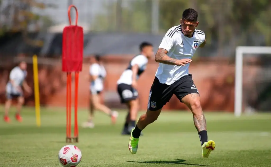 Alan Saldivia jugará por primera vez en el plantel de honor de Colo Colo