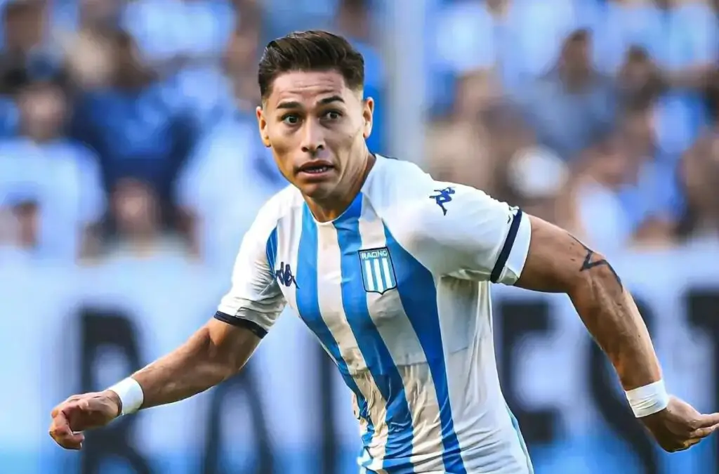 Óscar Opazo defendiendo la camiseta de Racing Club de Avellaneda.