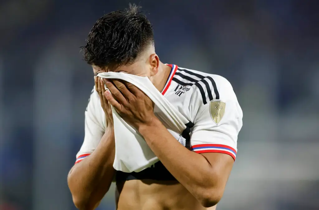 Colo-Colo aún no puede anunciar a sus primeros fichajes.