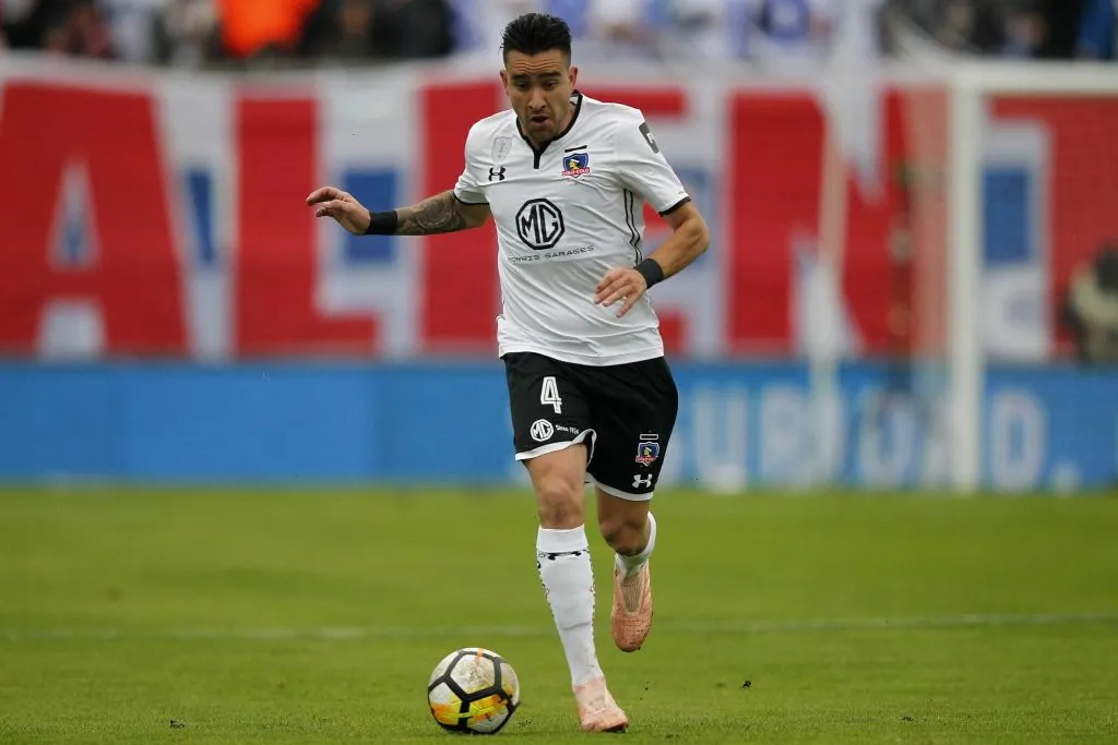 Futbol, Universidad Catolica vs Colo Colo
Fecha 24 del campeonato nacional 2018
El jugador de Colo Colo Matias Zaldivia controla el balon durante el partido de primera division contra Universidad Catolica disputado en el estadio San Carlos de Apoquindo de Santiago, Chile.
30/09/2018
Felipe Zanca/Photosport

Football, Universidad Catolica vs Colo Colo
24th date of the National Championship 2018
Colo Colo's player Matias Zaldivia controls the ball during the first division football match against Universidad Catolica at the San Carlos de Apoquindo stadium in Santiago, Chile.
30/09/2018
Felipe Zanca/Photosport