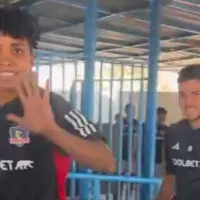 [VIDEO] Con Brayan Cortés como árbitro: Así fue la llegada de los futbolistas de Colo Colo a actividad en colegio de Macul