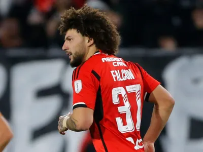 Baja para Colo-Colo: Maximiliano Falcón recibió drástica sanción por parte del Tribunal de Disciplina de la ANFP