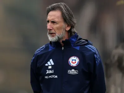 Ricardo Gareca confirma titularidad de jugador de Colo-Colo para el duelo de La Roja frente a Argentina