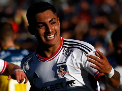 Ojo, Colo-Colo: Veedores de exótica liga presenciaron in situ la gran actuación de Jordhy Thompson ante Everton