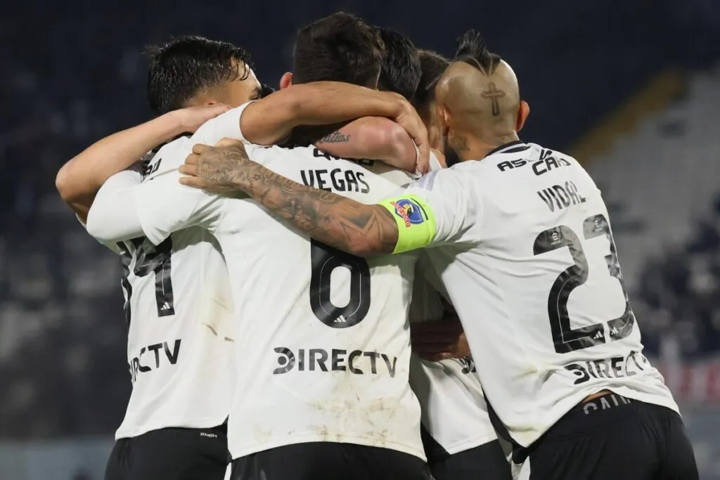 Jugadores de Colo-Colo celebrando.