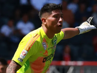 «La oferta está»: Desde Colo-Colo confirman fecha clave para definir el futuro de Brayan Cortés