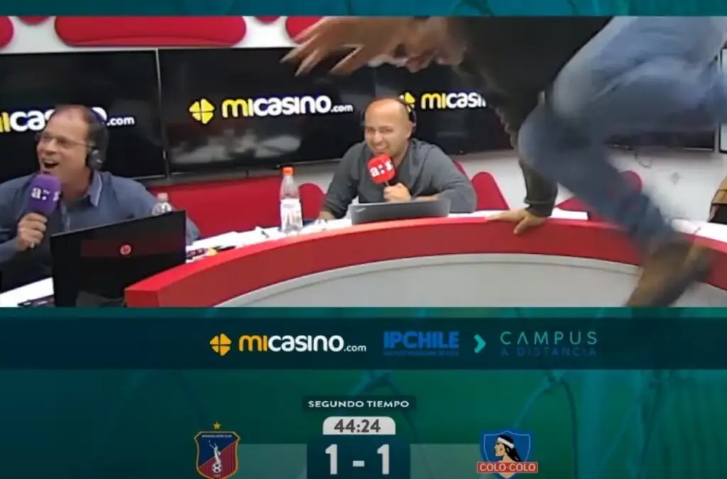 La reacción de Juan Cristóbal Guarello fue muy viralizada en internet.