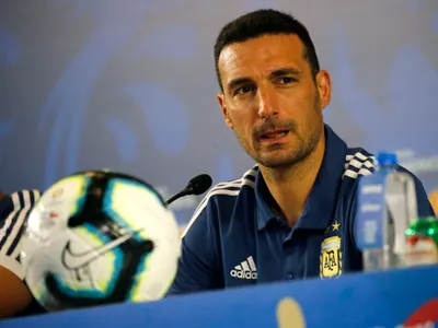 Lionel Scaloni llena de elogios a Arturo Vidal pese a su ausencia en la Copa América