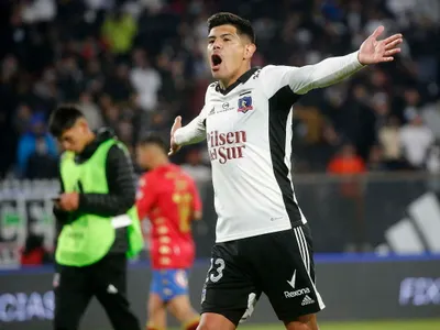En TNT Sports aseguran que Esteban Pavez habría decidido su futuro ante interés desde el extranjero