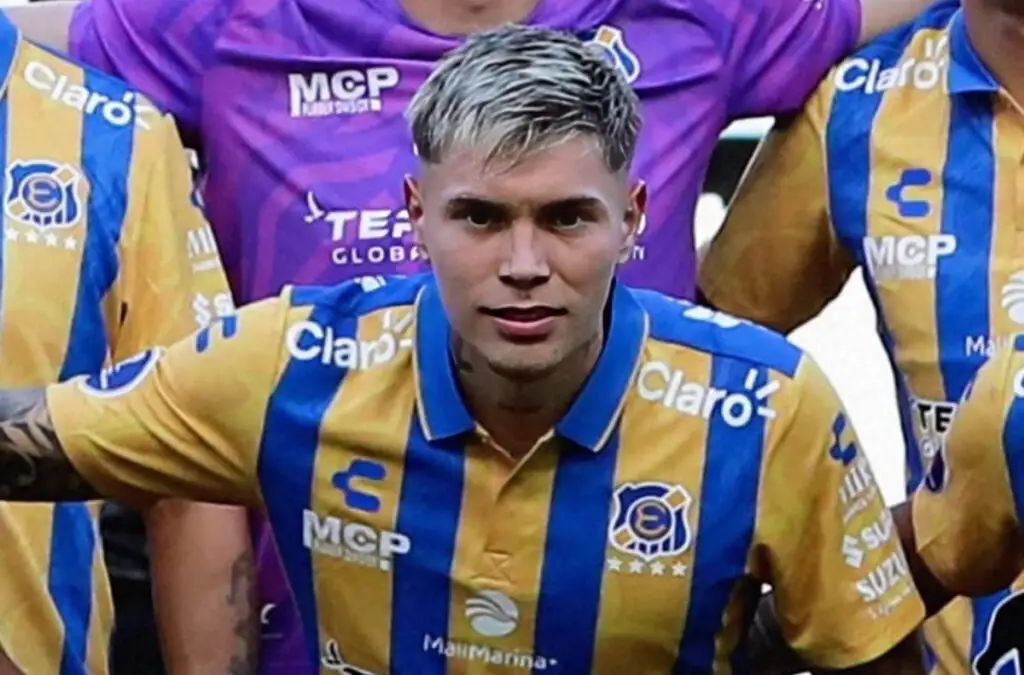 Lucas Soto está jugando como lateral derecho en Everton.