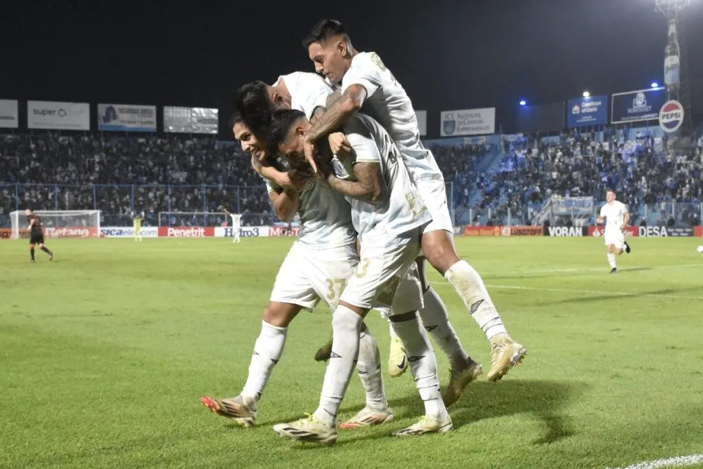 Atlético Tucumán, el posible nuevo destino de De Paul.