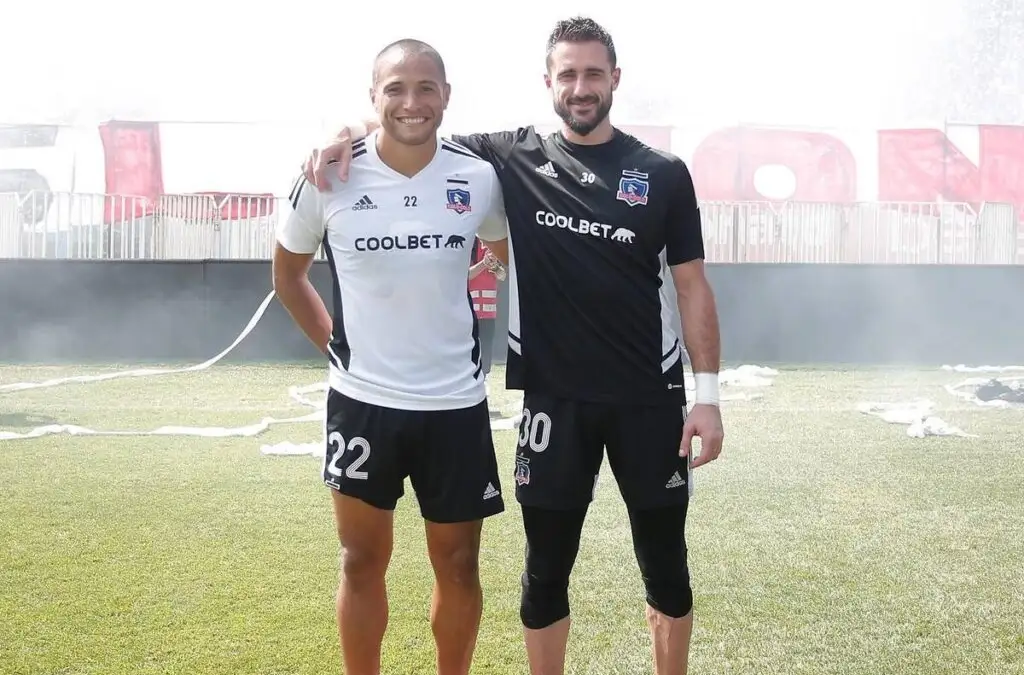 Leandro Benegas y Fernando de Paul en el Arengazo – Créditos: Colo-Colo Oficial.