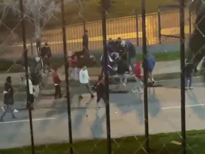 Reportan el fallecimiento de un hincha de Colo-Colo por cobarde ataque de la barra de Universitario