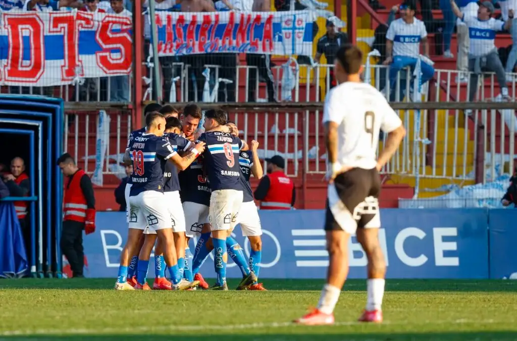 Nada pudo hacer el Popular para evitar la victoria ‘cruzada’. Foto: Pepe Alvujar/Photosport.