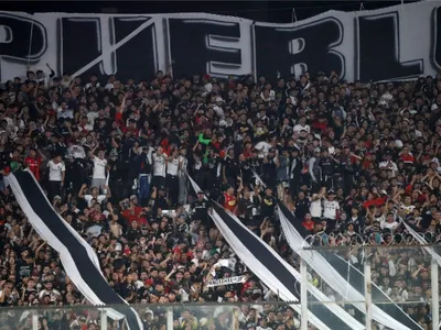 «Somos el equipo del pueblo»: La emotiva iniciativa que preparan los hinchas de Colo-Colo para el duelo frente a Palestino