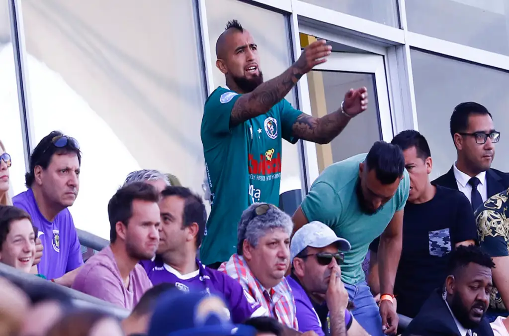 Arturo Vidal no inscribió a Rodelindo Román en la Tercera División A
