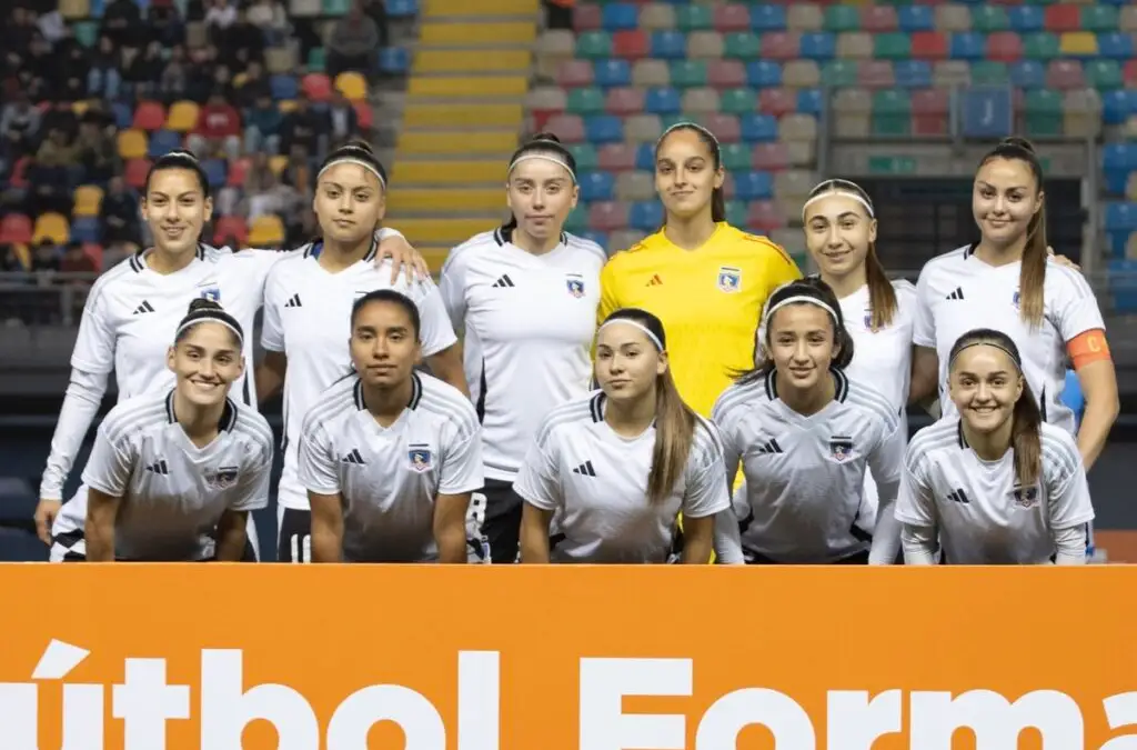 El equipo titular que logró conseguir el Campeonato Femenino Juvenil ante el clásico rival.