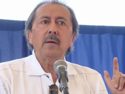 Leonardo Véliz lanzó feroz advertencia al plantel de Colo-Colo: «Si no ganan tendrían que irse todos»