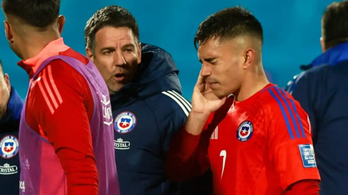 Vicente Pizarro se retiró lesionado del partido entre La Roja y Bolivia.