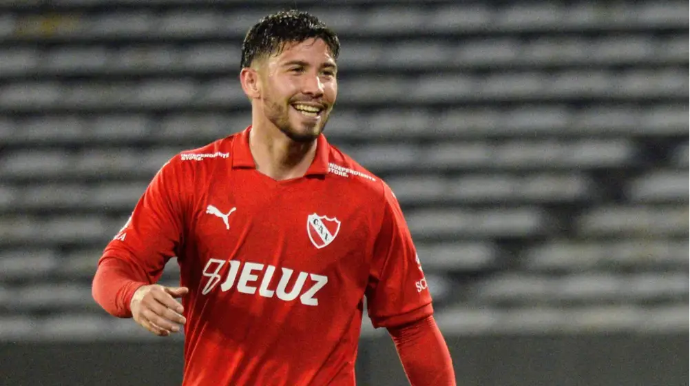 Felipe Loyola se luce con su presente en Independiente.