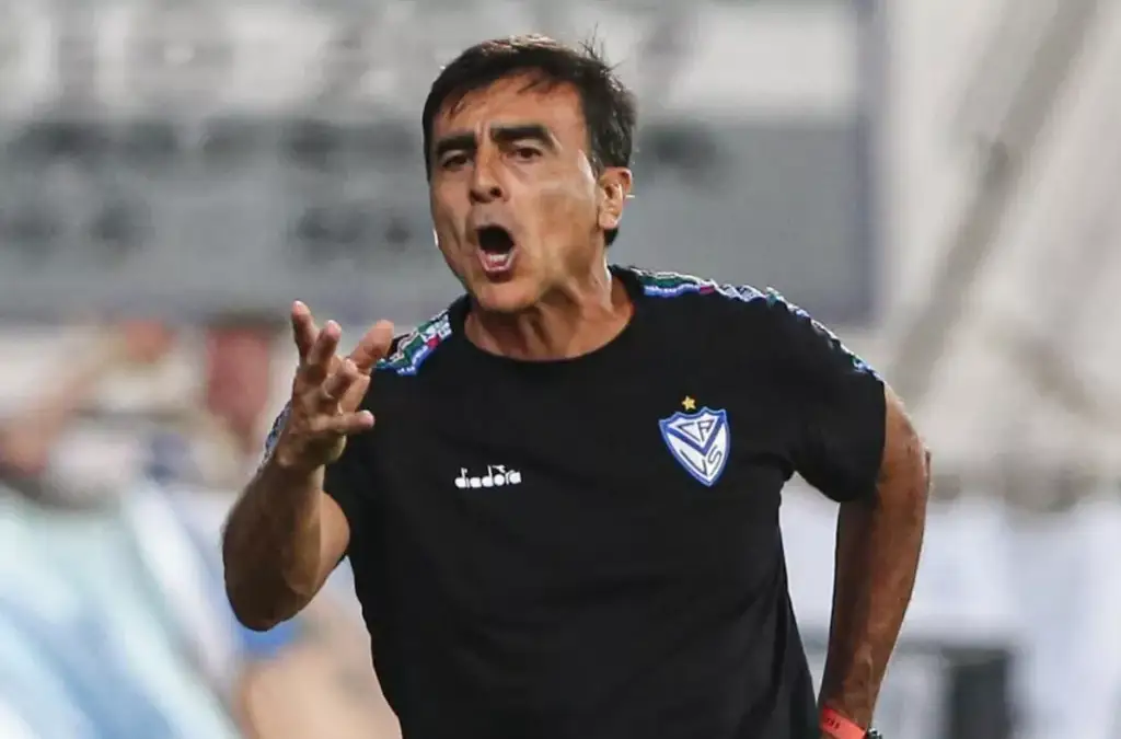 Gustavo Quinteros ha vivido tensos momentos dirigiendo a Vélez Sarsfield.