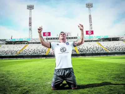 El ídolo se manifestó: La locura que realizó hincha de Colo-Colo por Esteban Paredes antes de su despedida