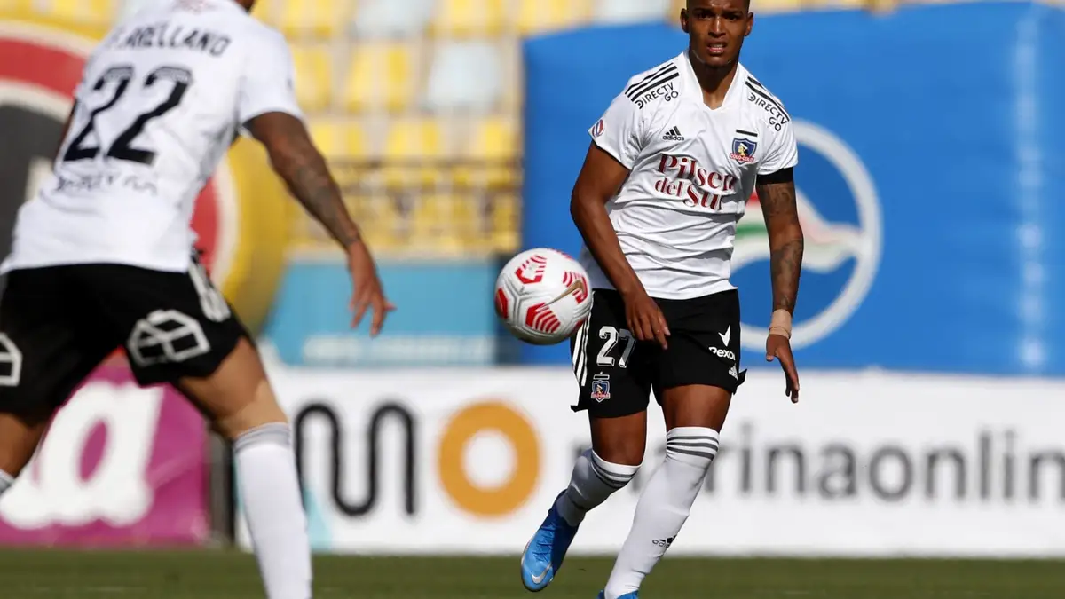 Futbol, Everton vs Colo Colo. Fecha 4, campeonato Nacional 2021. El jugador de Colo Colo Daniel Gutierrez es fotografiado durante el partido de primera division contra Everton disputado en el estadio Sausalito de Vina del Mar, Chile. 18/04/2021 Andres Pina/Photosport Football, Everton vs Colo Colo. 4th date, 2021 National Championship. Colo Colo’s player Daniel Gutierrez is pictured during the first division match against Everton held at the Sausalito stadium in Vina del Mar, Chile. 18/04/2021 Andres Pina/Photosport