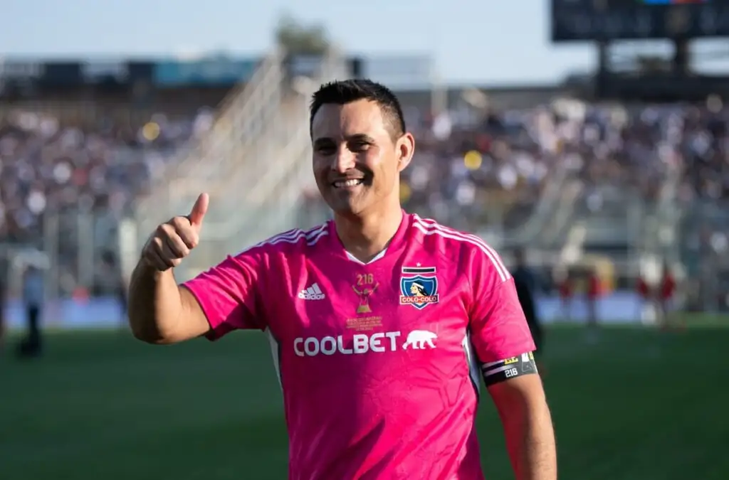 Justo Villar volvió a decir presente en un partido de ex jugadores de Colo-Colo.