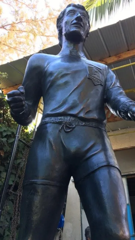 Esta imagen tiene un atributo ALT vacío; su nombre de archivo es estatua_chamaco_valdes_1.jpg_976286741.jpg