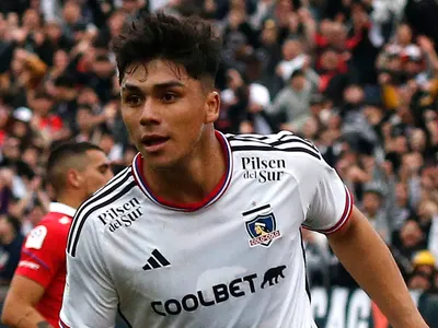 «De envergadura, fuerte y goleador»: Comparan a Damián Pizarro con histórico delantero de la U