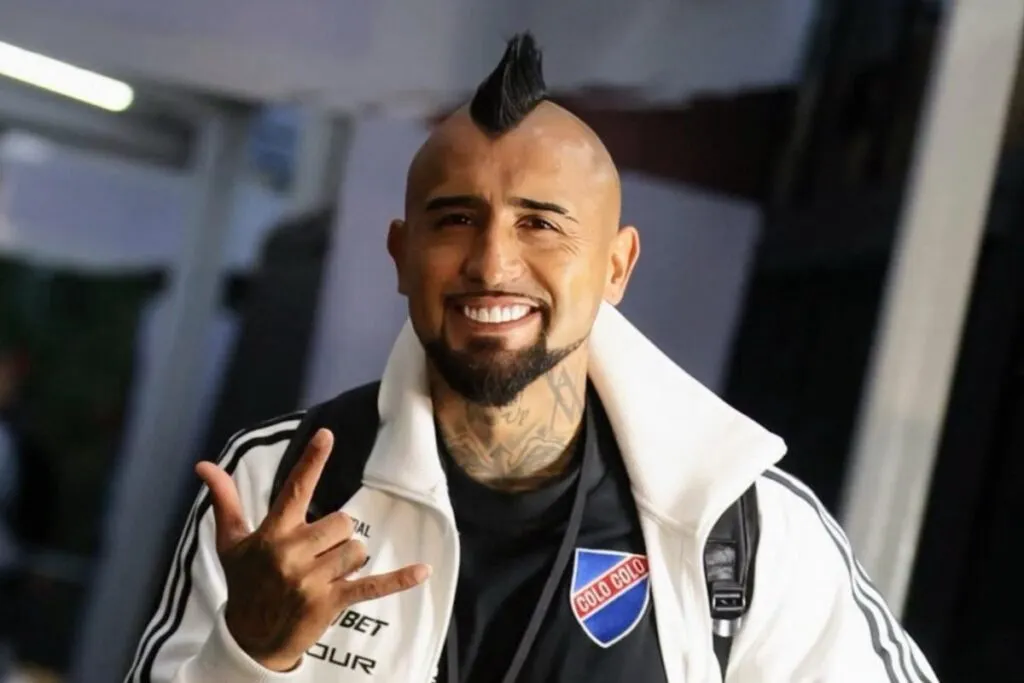 Arturo Vidal con la camiseta de Colo-Colo.