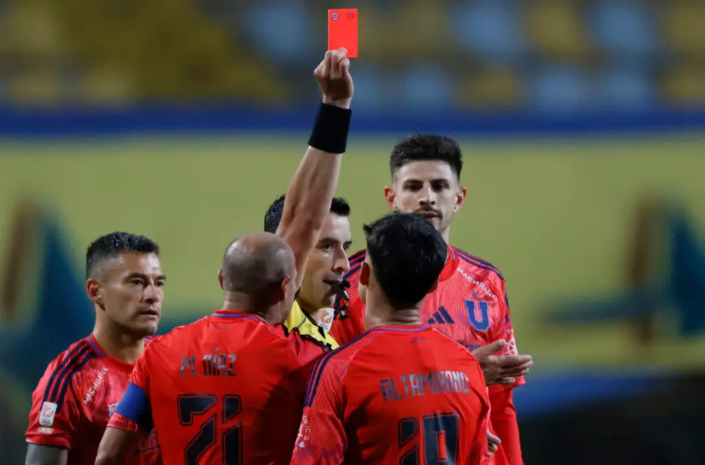 Expulsión a Javier Altamirano desató los reclamos de Marcelo Díaz apuntando a Colo-Colo.