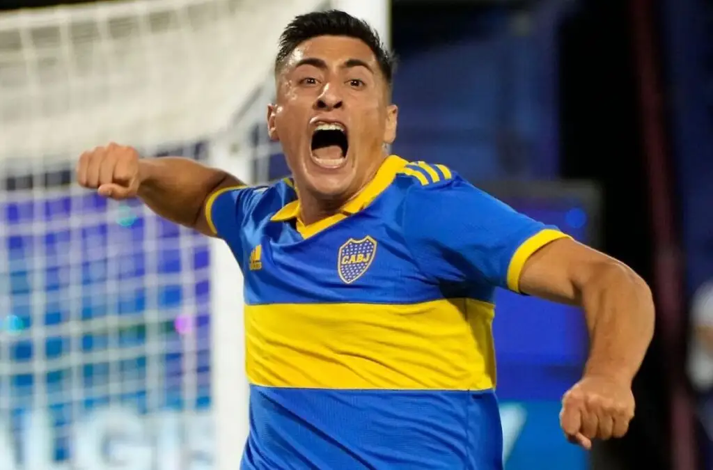 Miguel Merentiel, quien sonó para reforzar a Colo-Colo, comandaría la delantera de Boca Juniors.