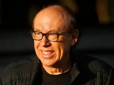 Alfredo Stöhwing confirma a nuevo refuerzo y aclara si llegarán más jugadores a Colo-Colo el 2024