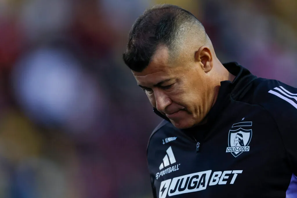 El técnico argentino se encuentra contra las cuerdas y realizó una llamativa confesión sobre la 'reunión' con hinchas de Colo-Colo.