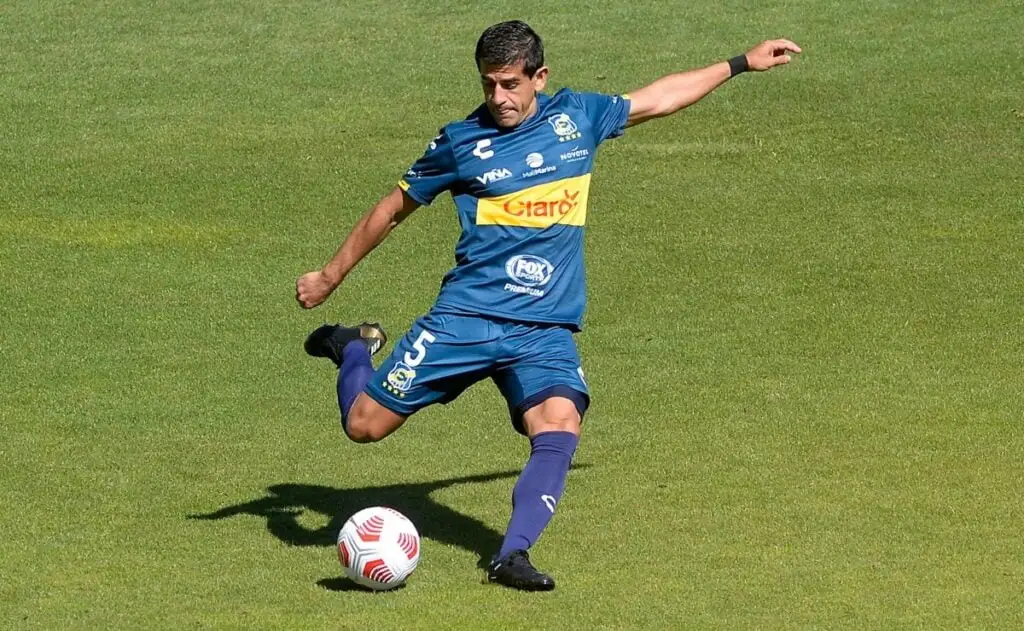 Julio Barroso no podrá estar presente en el partido entre Colo-Colo y Everton.