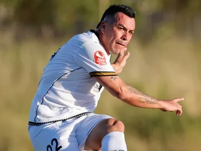 «Un chico que se llama Johnny Herrera»: Esteban Paredes saca carcajadas a Arturo Vidal por su primer gol