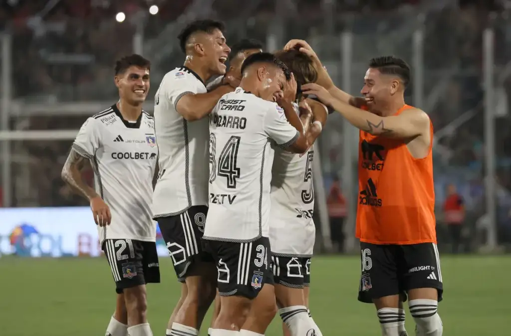 Colo-Colo goleó a Everton en el Estadio Monumental.