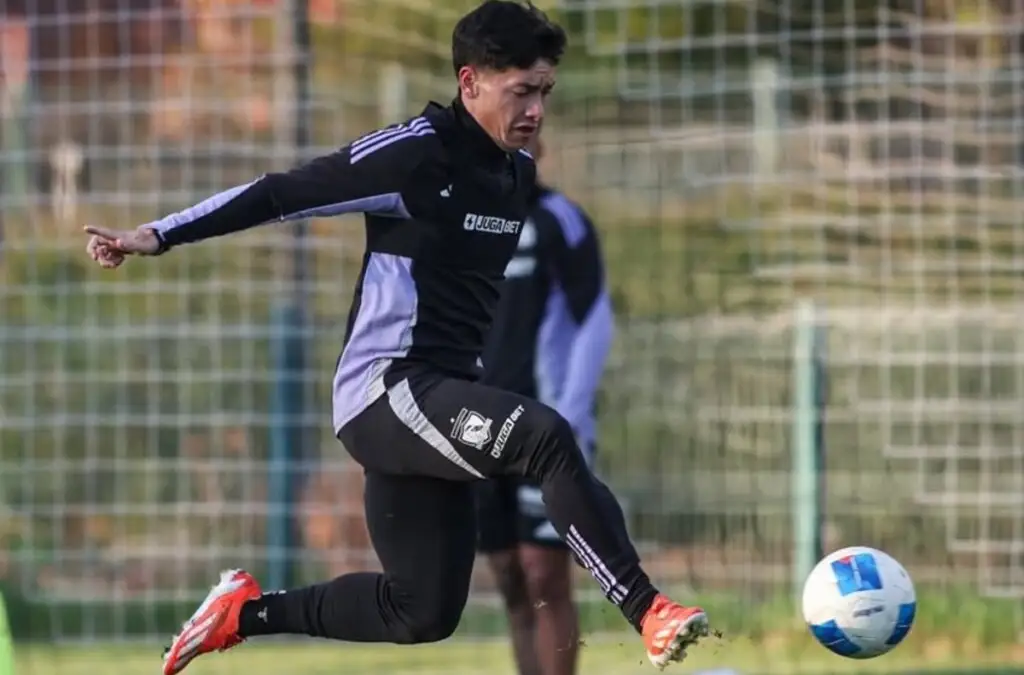 Jorge Almirón confirma que el delanto seguiría entrenando a la par de sus compañeros.