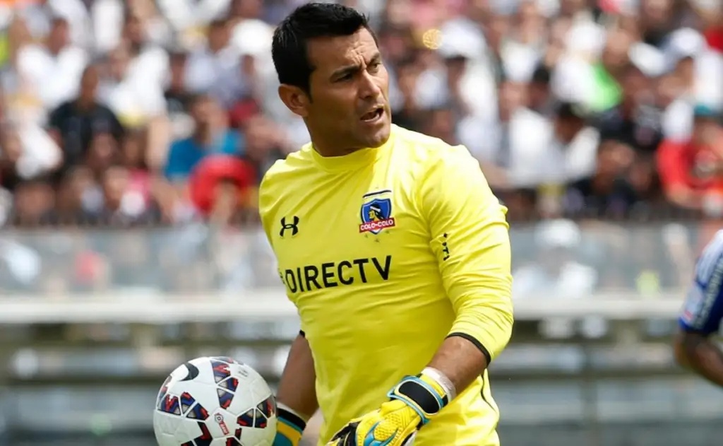 Justo Villar defendiendo la camiseta de Colo-Colo