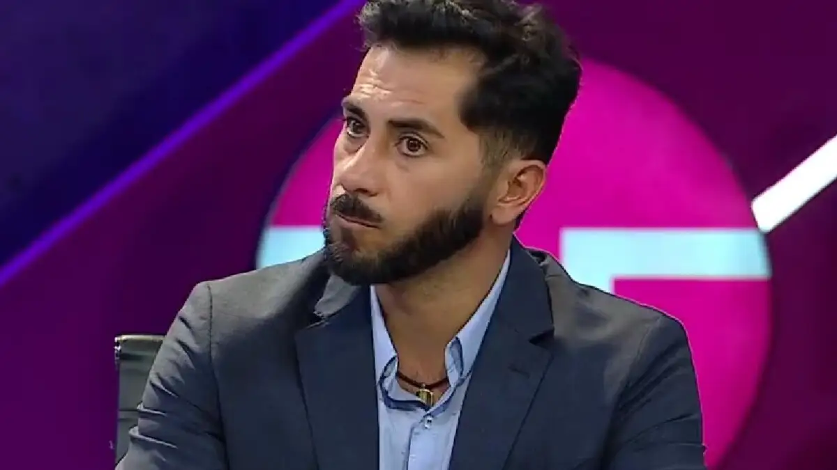 Johnny Herrera con una evidente cara de molestia en el programa Todos Somos Técnicos de TNT Sports.