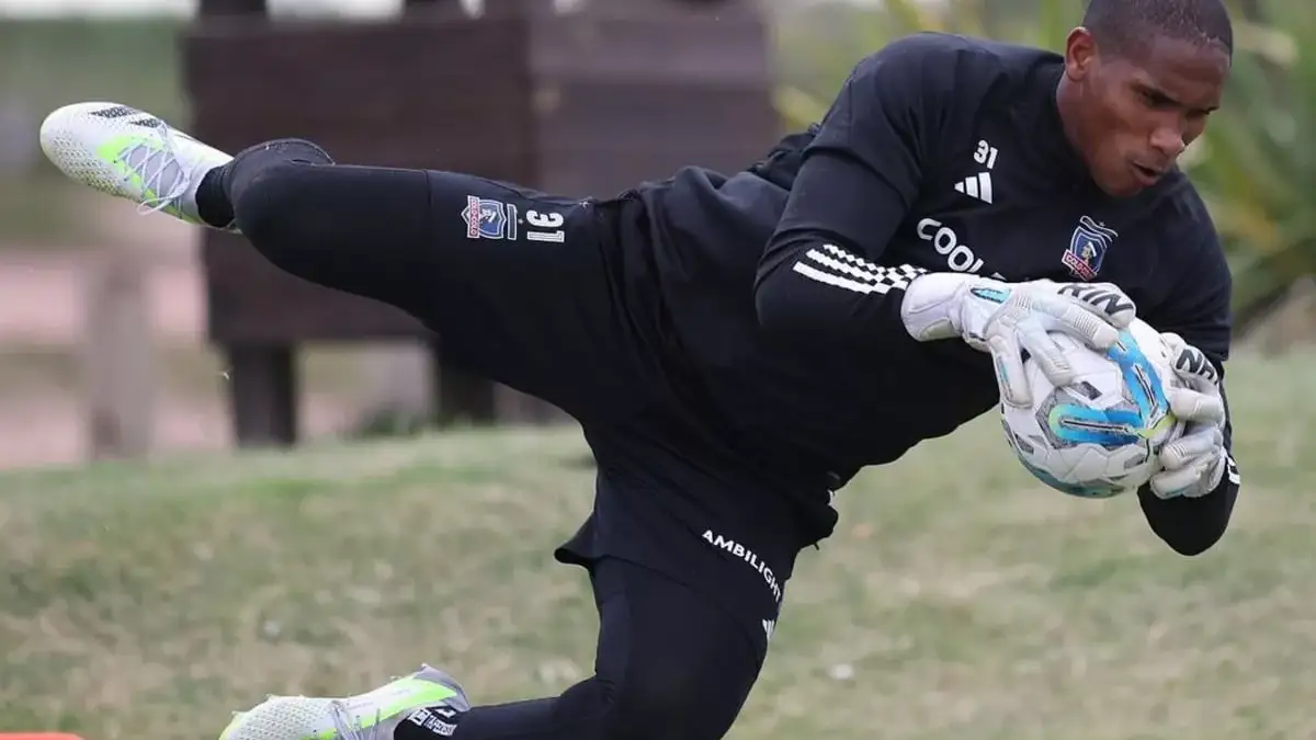 Omar Carabalí entrenando en Uruguay.