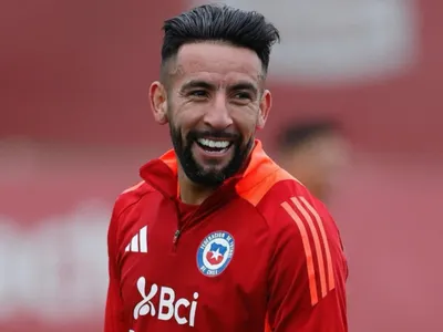 Expectación total: La ilusionante noticia que recibió Colo-Colo sobre Mauricio Isla