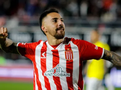 Hinchas de Estudiantes reaccionaron furiosos tras fichaje de Javier Correa por Colo-Colo