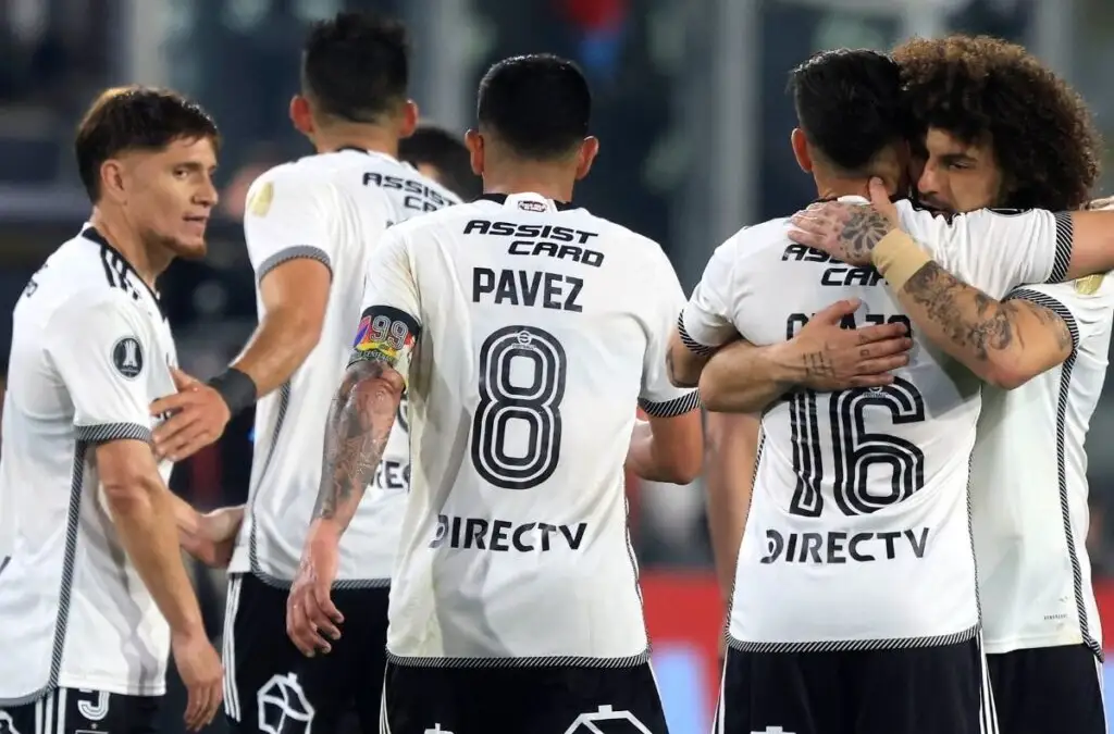 Integrantes de Colo-Colo son investigados por obtención ilegal de licencias de conducir.