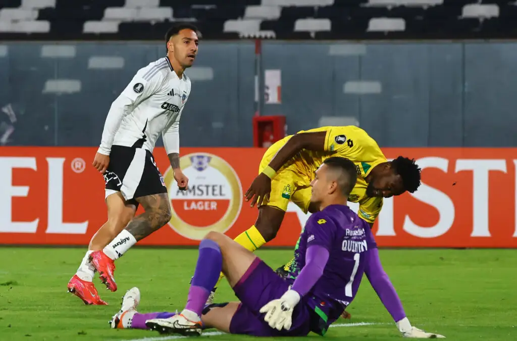 Colo-Colo derrotó a Atlético Bucaramanga con solitario gol de Javier Correa.