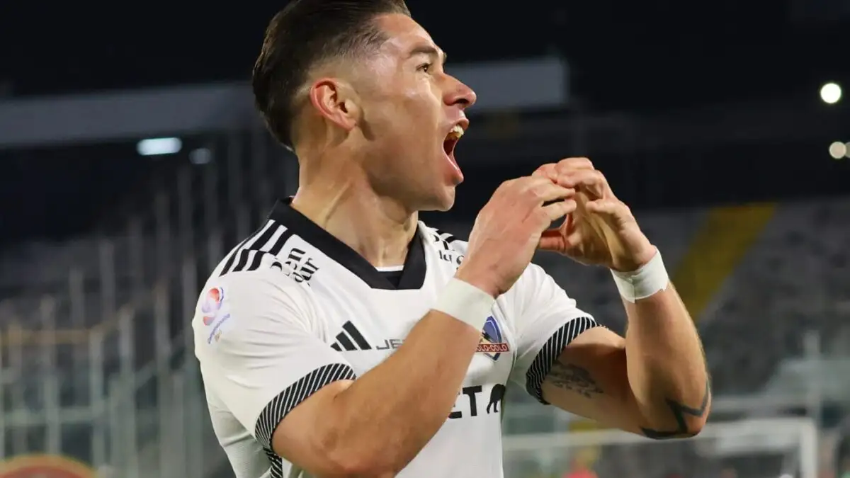 Óscar Opazo celebrando su gol con Colo-Colo contra O´Higgins de Rancagua.
