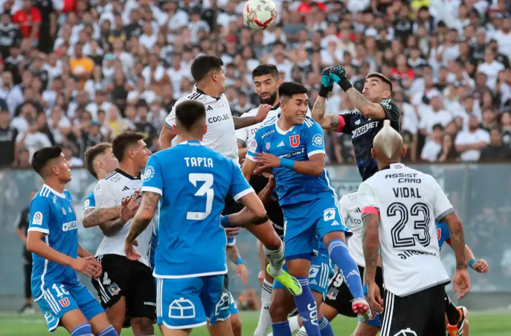 Universidad de Chile recibirá a Colo-Colo en el Estadio Nacional.