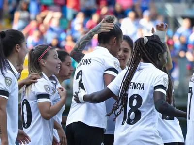 [VIDEO] El gol de Camila Martins que abrió la cuenta para Colo-Colo en el Superclásico femenino
